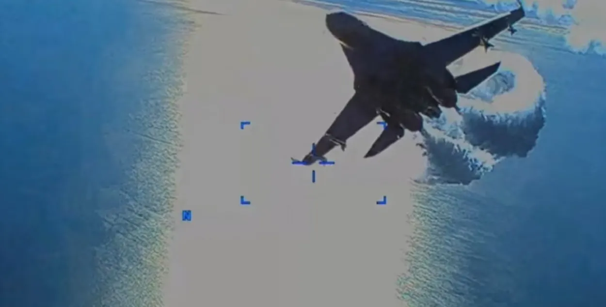 Су-27 збліжаецца з беспілотнікам / Reuters
