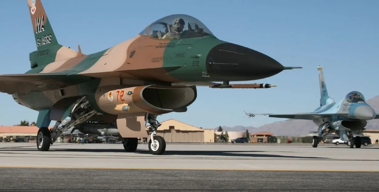 Знішчальнікі F-16 / pinterest.com