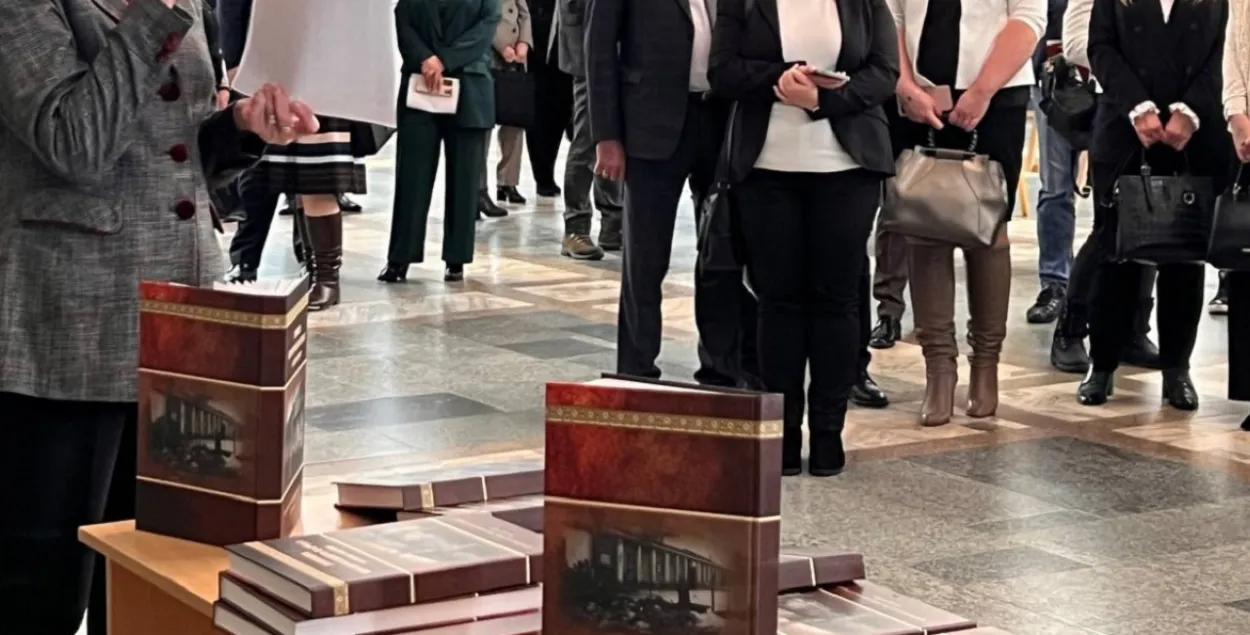 Книги подготовлены для отправки в ЕС / t.me/brestoik/