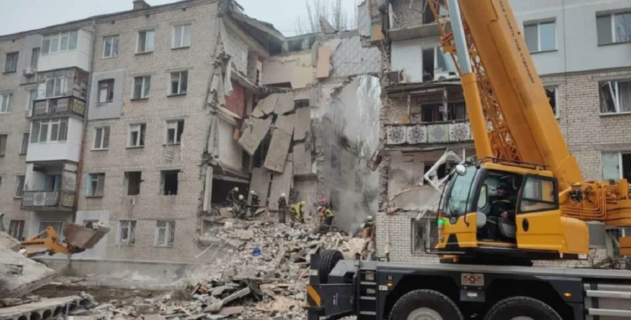 Многоэтажный дом в Николаеве после российской атаки / novosti-n.org
