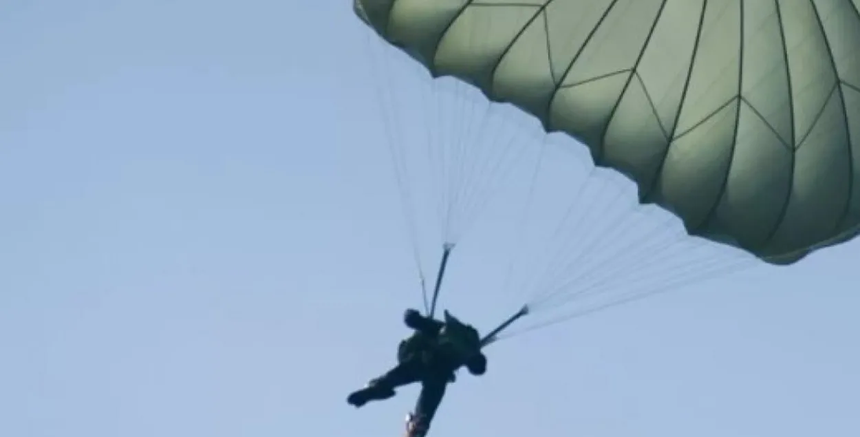 Дыверсанта-парашутыста не знайшлі / Ілюстрацыйнае фота з Twitter
