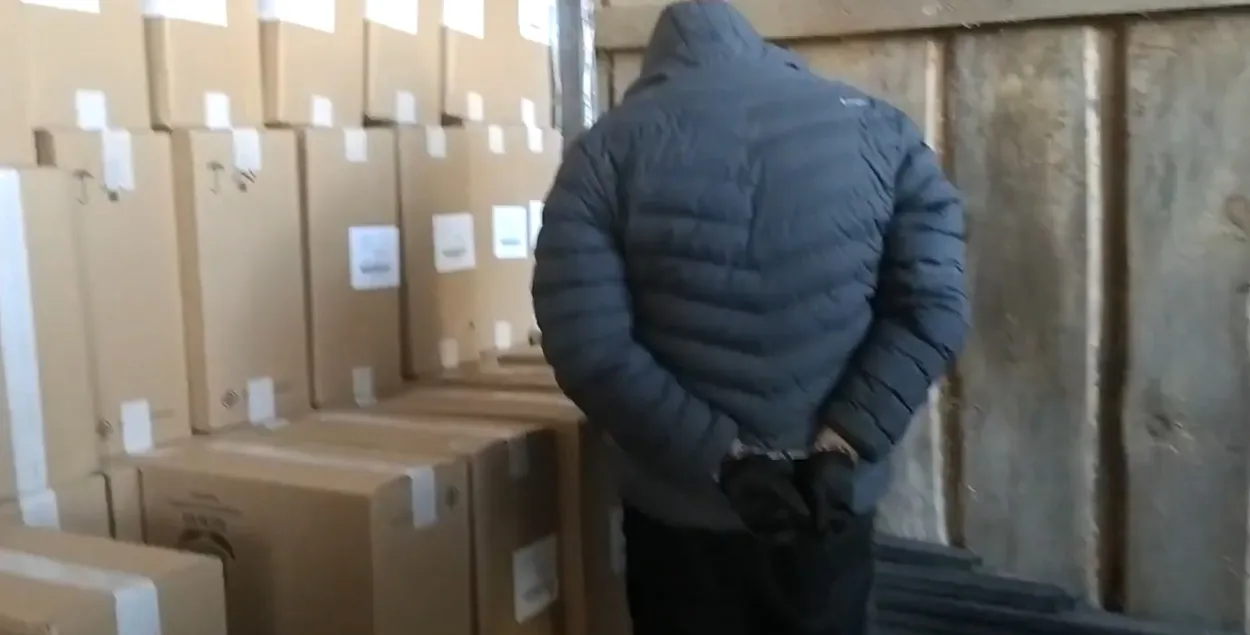 Адзін з затрыманых каля кантрабанды / https://www.facebook.com/Muitineskriminalinetarnyba