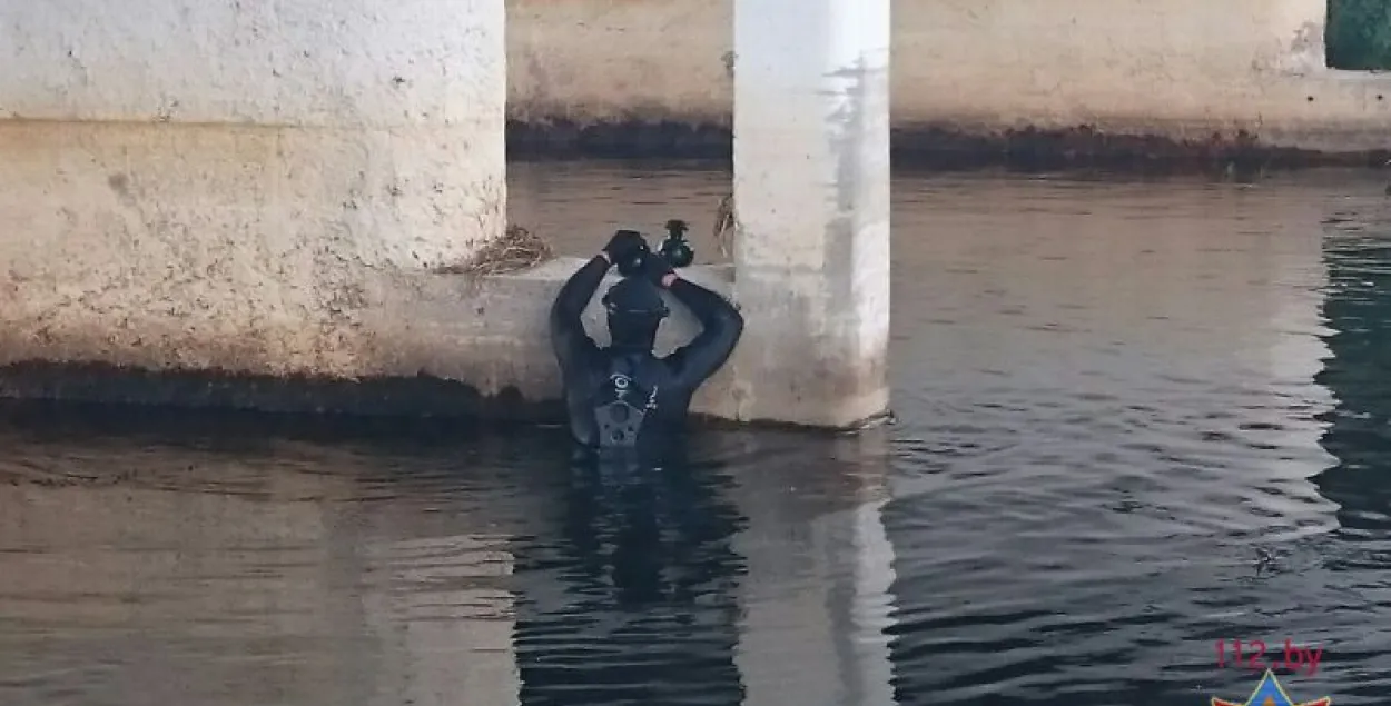 У Камянецкім раёне на дне ракі знайшлі дзве ёмістасці з ртуццю (фота)