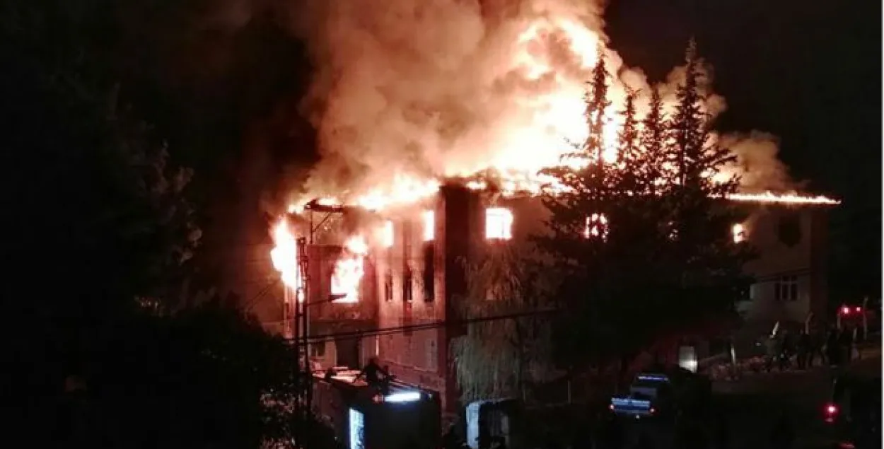 У Турцыі падчас пажару загінулі 11 дзяцей