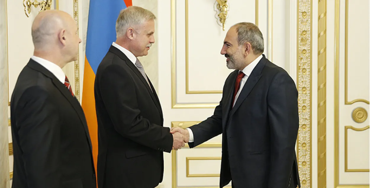 Станислав Зась и Никол Пашинян / gov.am