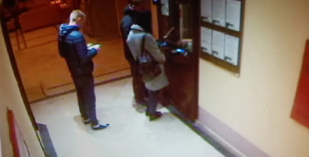 У Мінску касірка ў банку памылкова выдала лішнія 2,7 тысячы рублёў