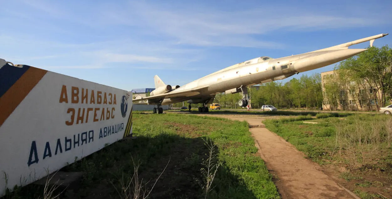 З аэрадрома ў расійскім Энгельсе меркавана вылятаюць бамбавальнікі, якія бамбяць тэрыторыю Украіны / ruspotting.net
