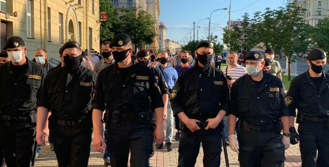 Мнение: для смены власти белорусам нужно достучаться до совести бойцов ОМОНа