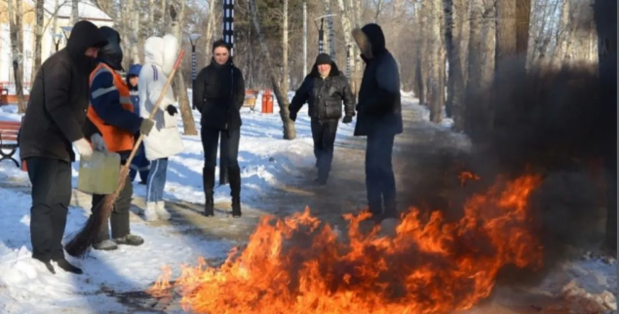 Расіяне ў Амурскай вобласці вырашылі спаліць лёд на дарогах