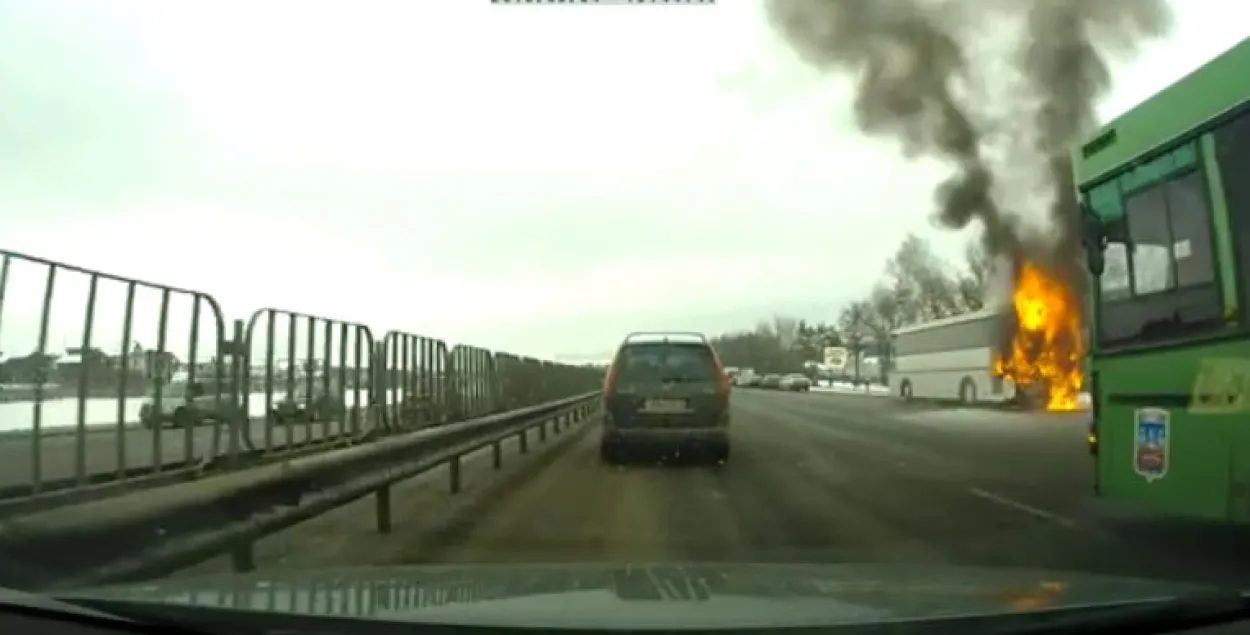 На трасе Мінск — Віцебск загарэўся аўтобус, пасажыры паспелі выйсці