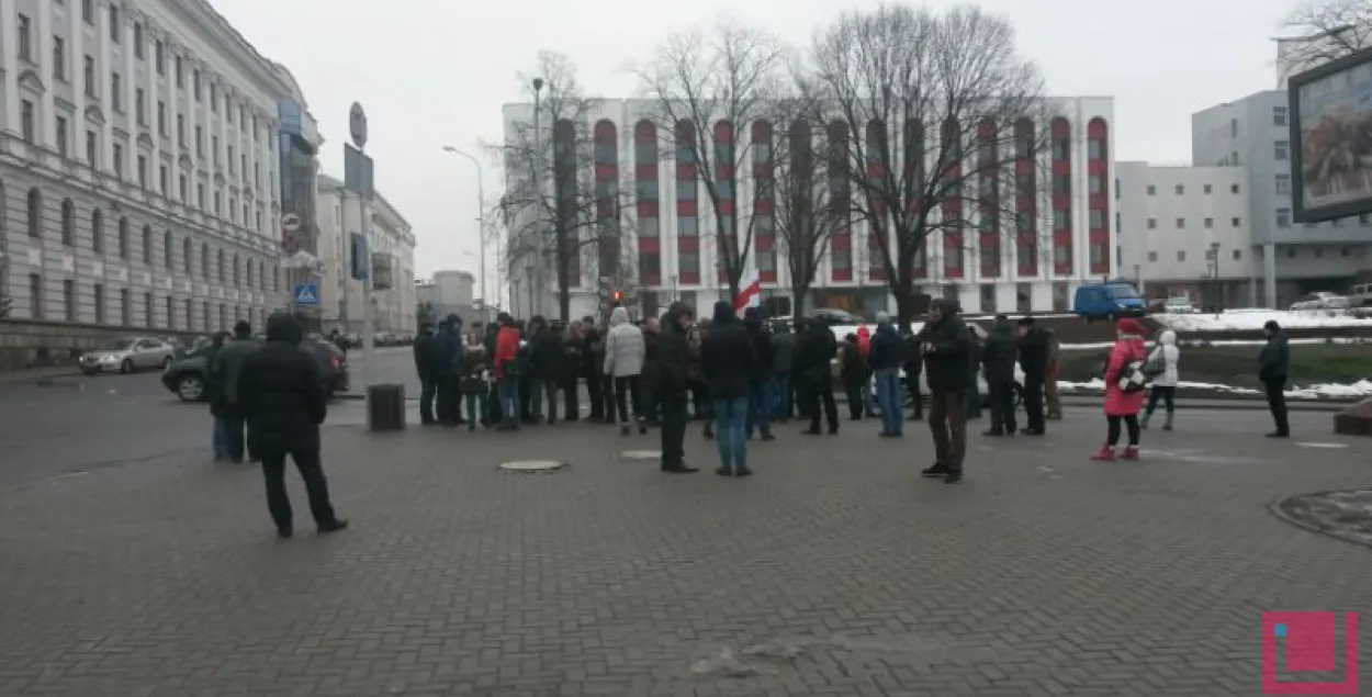Каля Вярхоўнага суда ў Мінску прайшла акцыя пратэсту (фота, відэа)