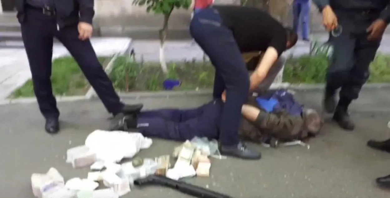 Узброены напад на банк у Ерэване здзейсніў палкоўнік дарожнай паліцыі