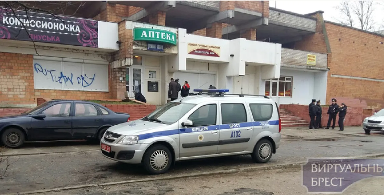 У Брэсце невядомыя ўзламалі банкамат і скралі з яго грошы