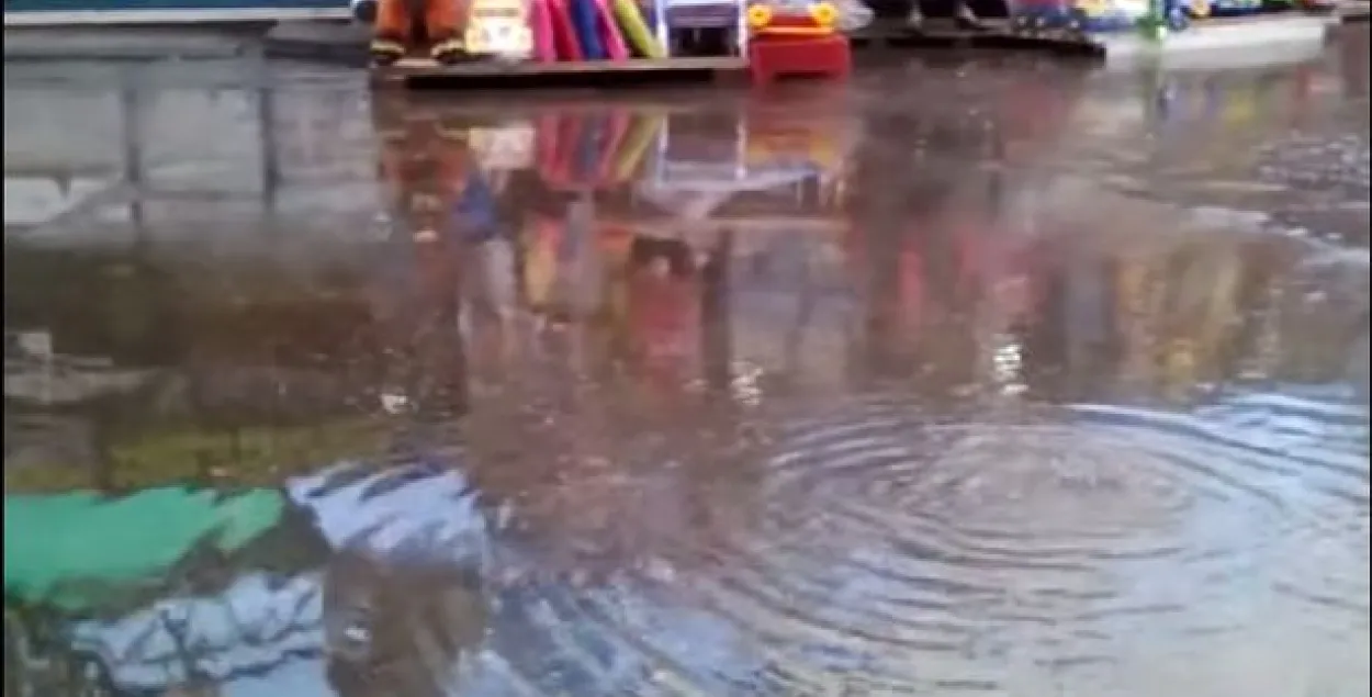 У Баранавічах на рынку жанчына правалілася ў адкрыты люк