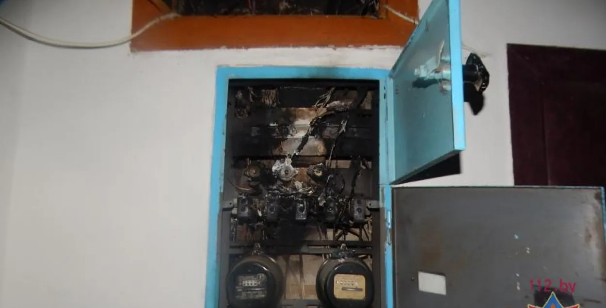 У Баранавічах загарэўся электрашчыт у доме — 15 кватэр засталіся без святла 