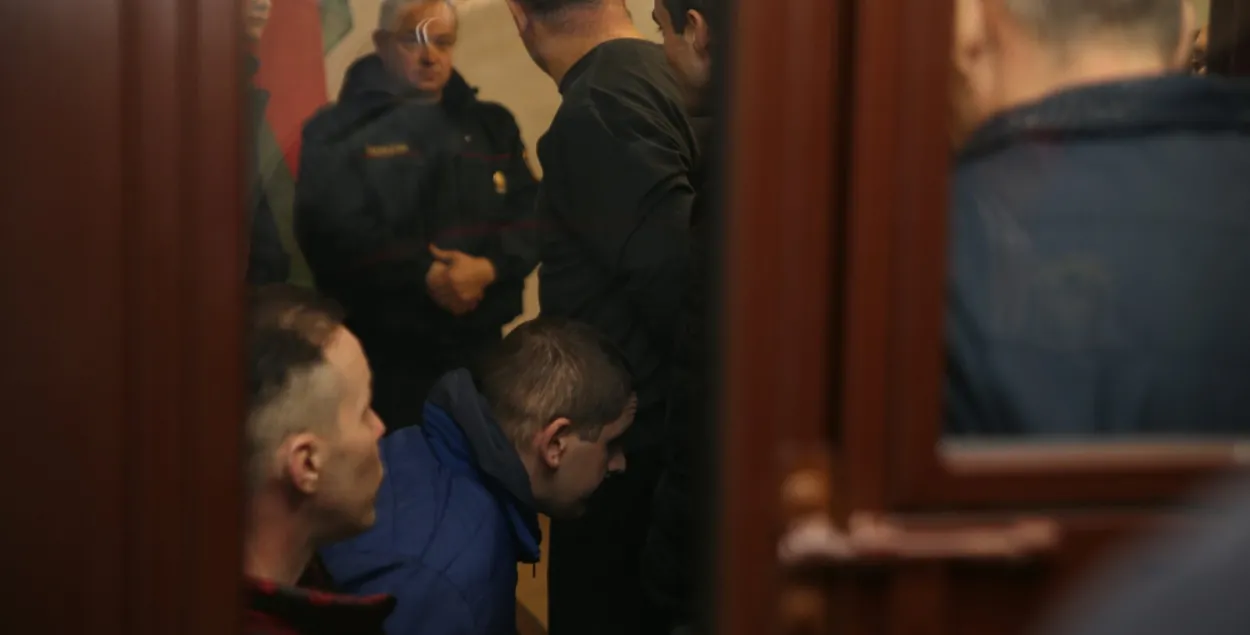 Да 11 гадоў зняволення — вынесеныя прысуды за крадзеж зброі ў Баранавічах