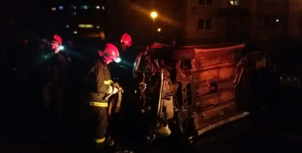 П'яны кіроўца разбіў у Бараўлянах восем аўтамабіляў