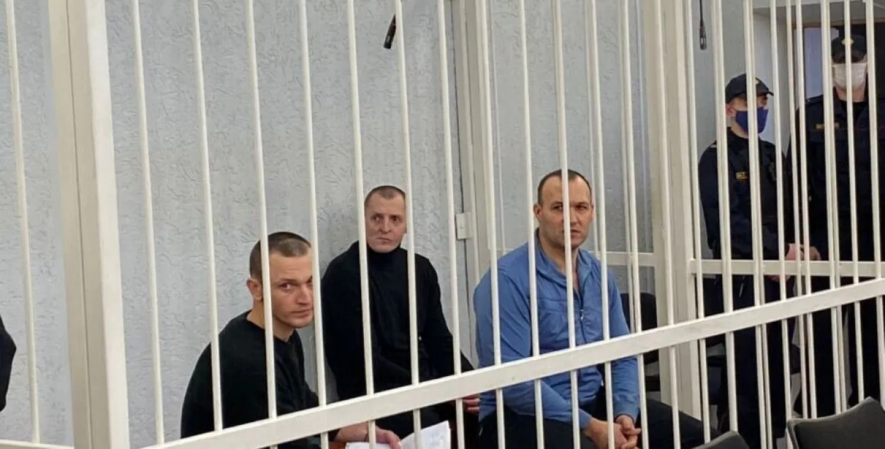 Чатыром мінчукам, якія адбілі чалавека ад амапаўцаў, — ад 4 да 5 гадоў калоніі 
