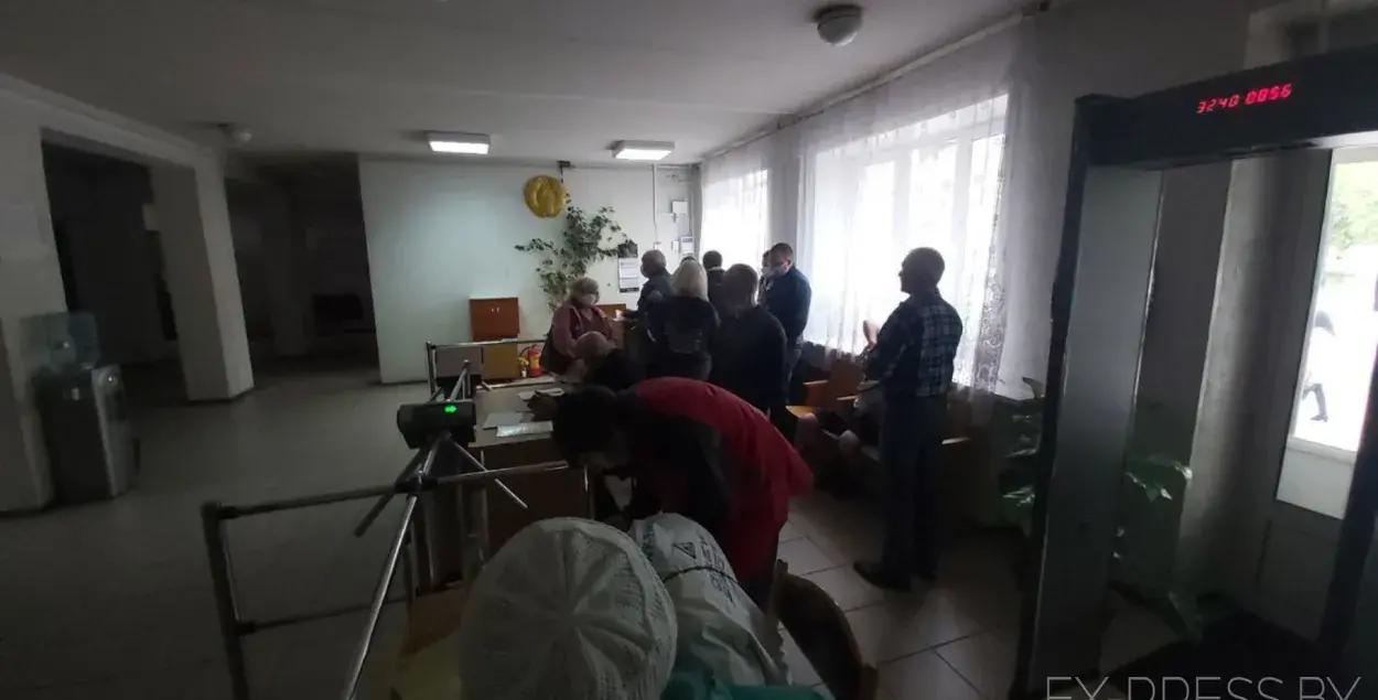 Так выглядит сейчас холл Борисовского райисполкома / ex-press.by