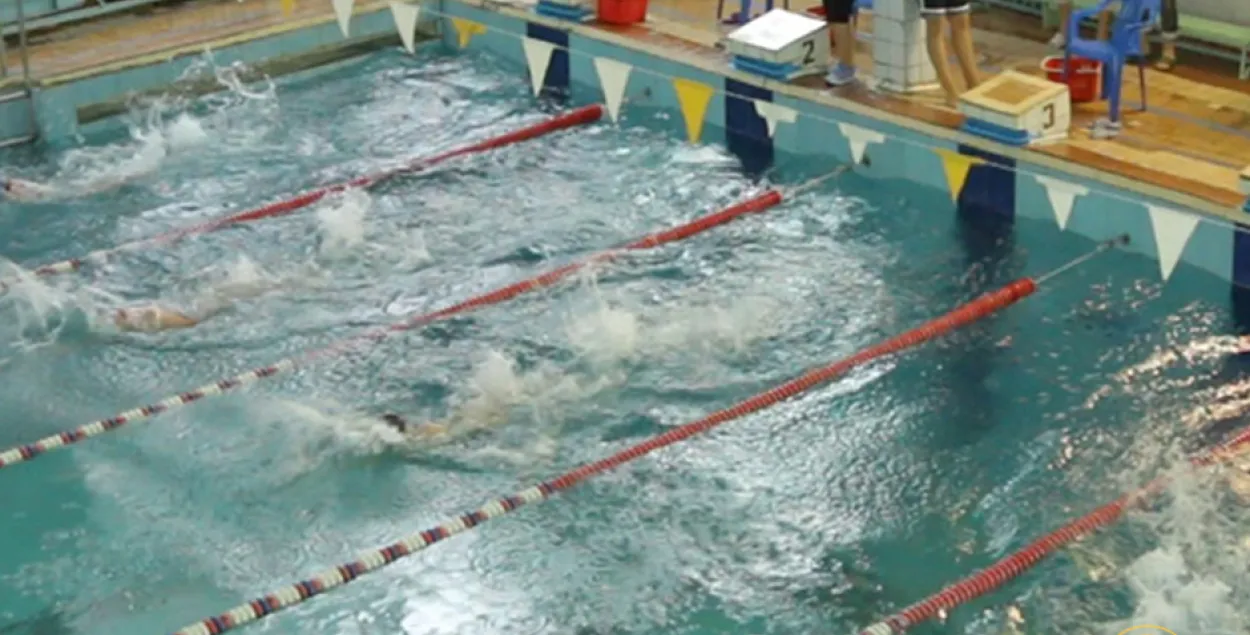 У светлагорскім басейне ледзь не патануў другакласнік