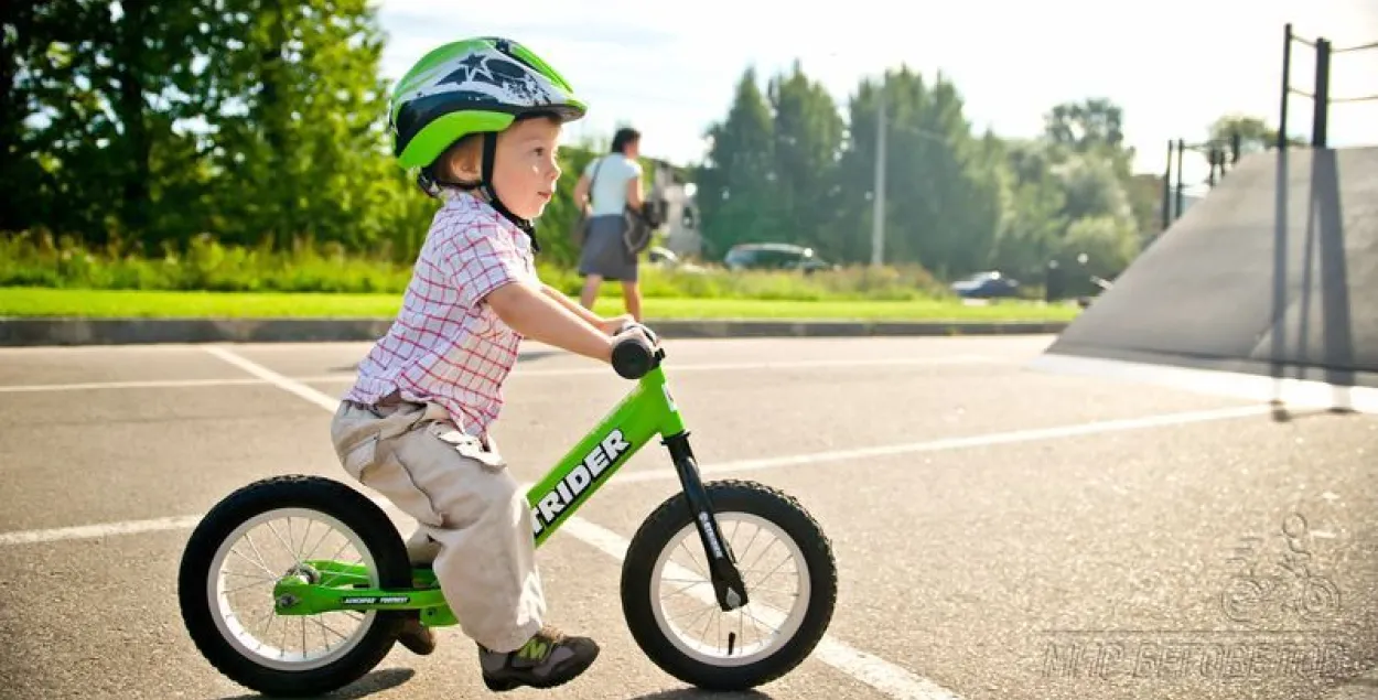 Мінчукі і ДАІ дапамаглі хлопчыку, які згубіўся на вуліцы, знайсці бацькоў