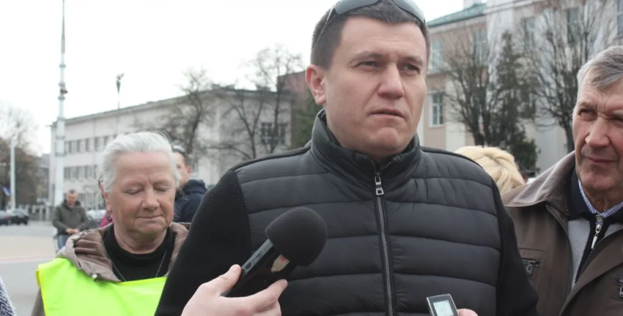 Дмитрий Бекалюк на акции 7 апреля / svaboda.org