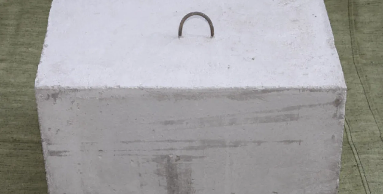 У Ганцавіцкім раёне на маладога спецыяліста ўпаў жалезабетонны блок