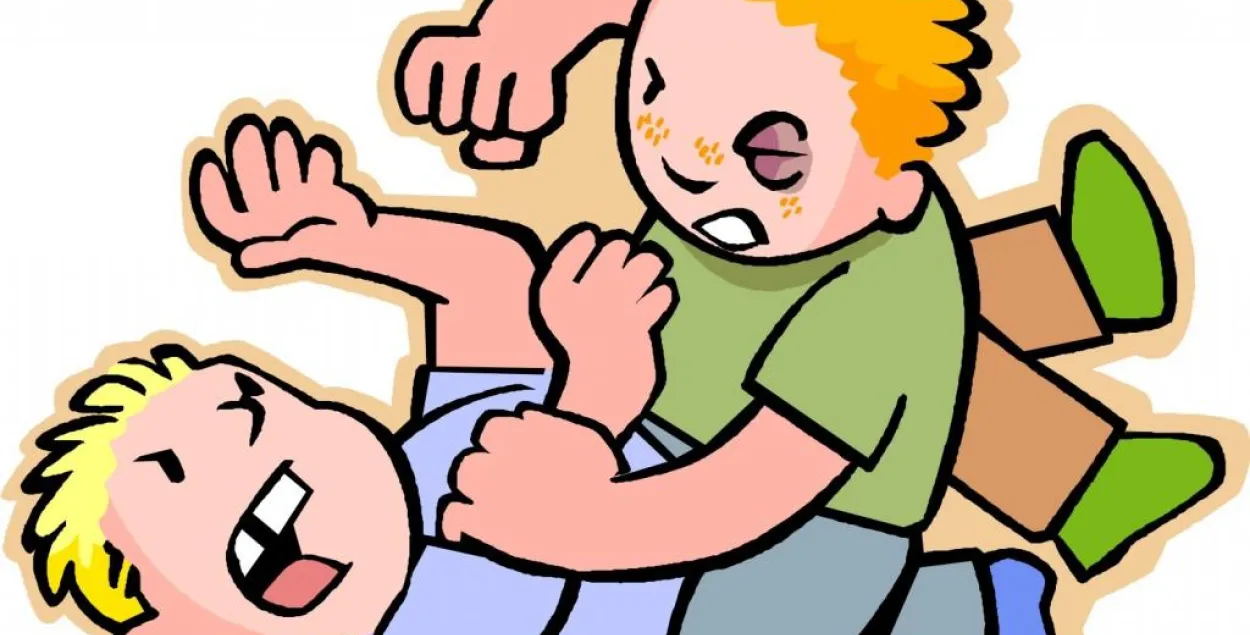 У Брэсце два п'яныя хлопцы пабіліся на праезнай частцы