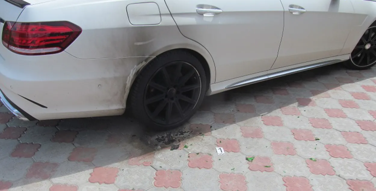 У Брэсце ў "Мерсэдэс" кінулі кактэйль Молатава (фота)