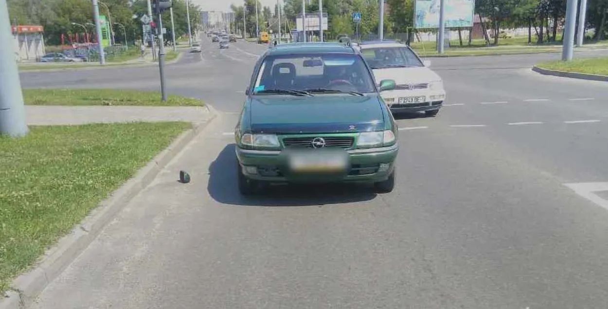У Брэсце "Опель" збіў ровар з двума дзецьмі