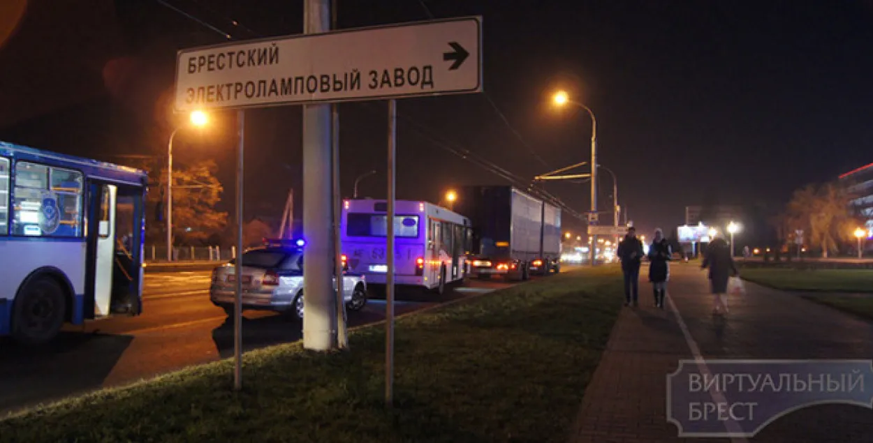 У Брэсце аўтобус з пасажырамі на поўнай хуткасці ўрэзаўся ў фуру (фота)