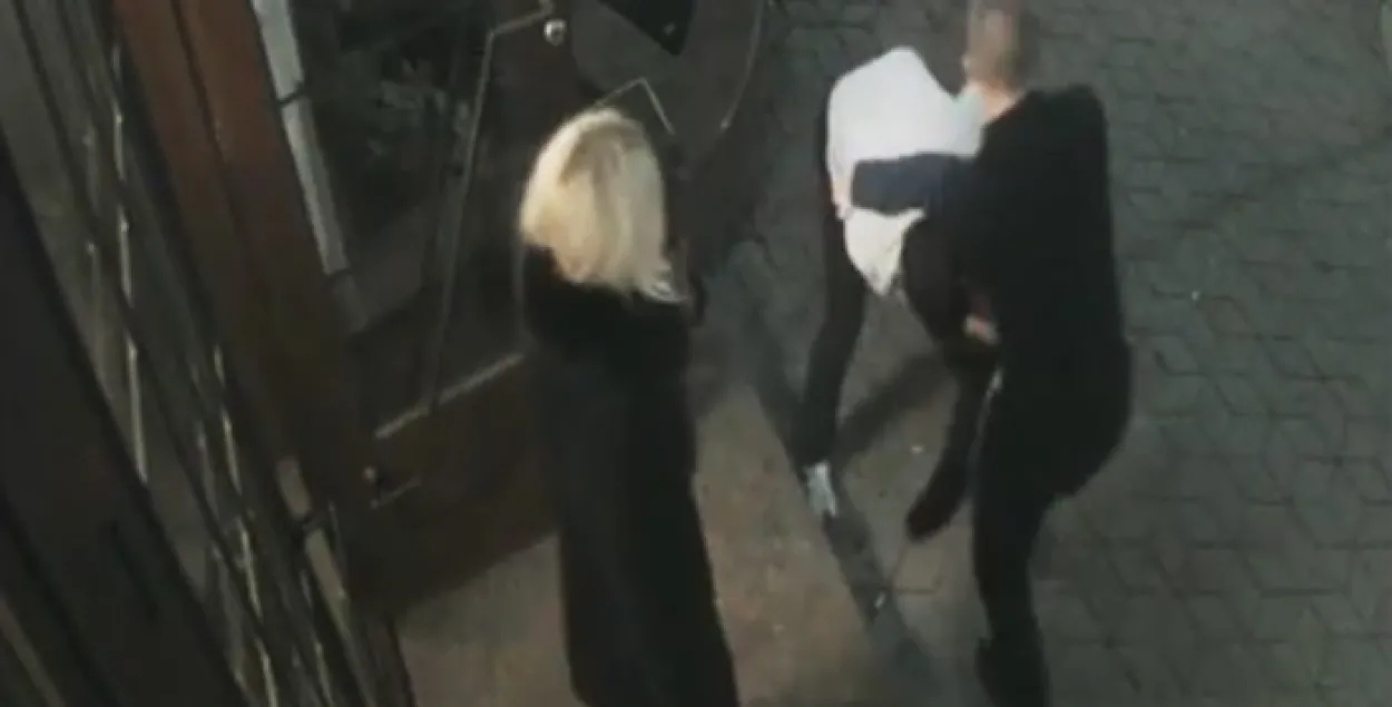 У Брэсце міліцыя затрымала футбольных фанатаў за бойку з наведвальнікамі бара