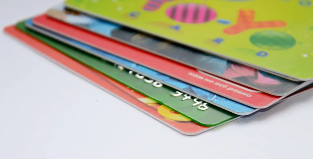 После ухода с российского рынка Visa и Mastercard россияне начали делать карточки в соседних странах / Иллюстративное фото pixabay.com