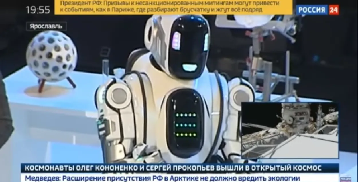 "Самым сучасным" расійскім робатам аказаўся чалавек у касцюме