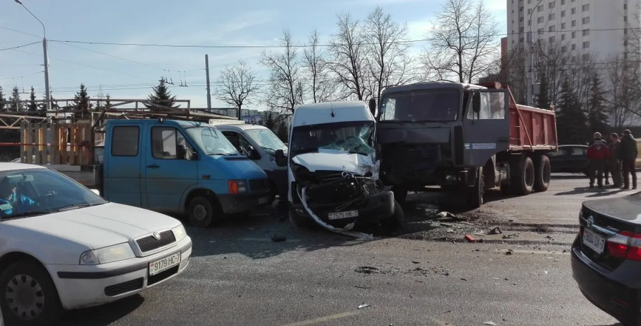 З-за аўтааварыі ў Мінску ўтварыўся вялізны затор (фота)