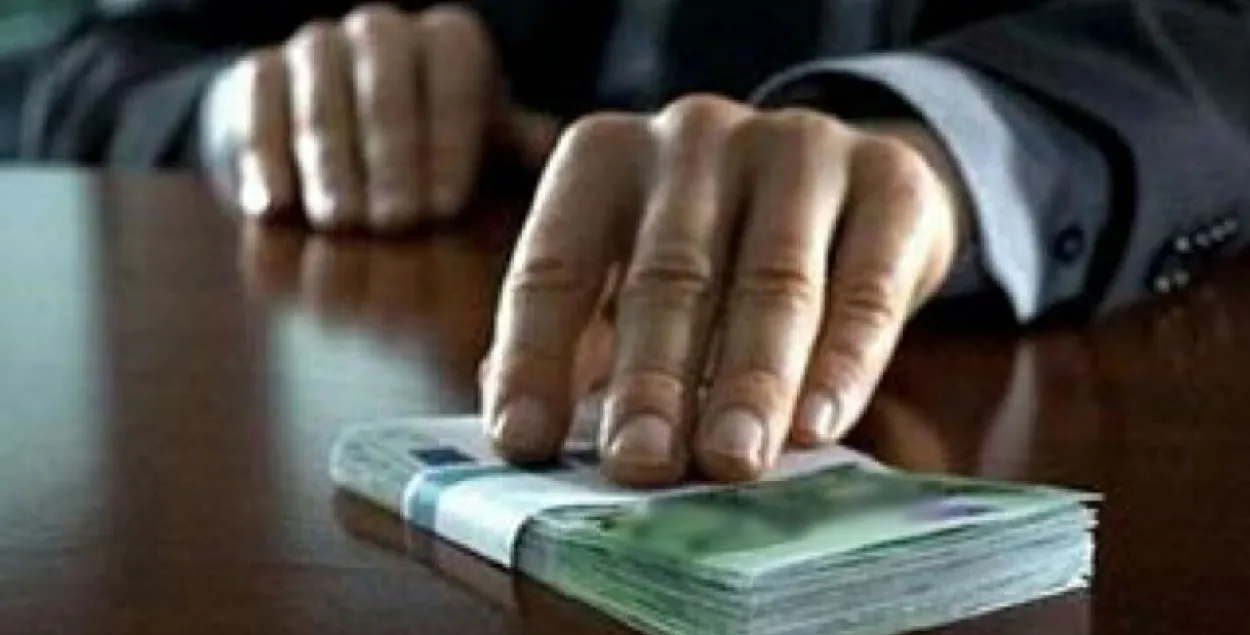 Чыноўніцу Мінаблвыканкама злавілі на хабары ў 5 мільёнаў рублёў