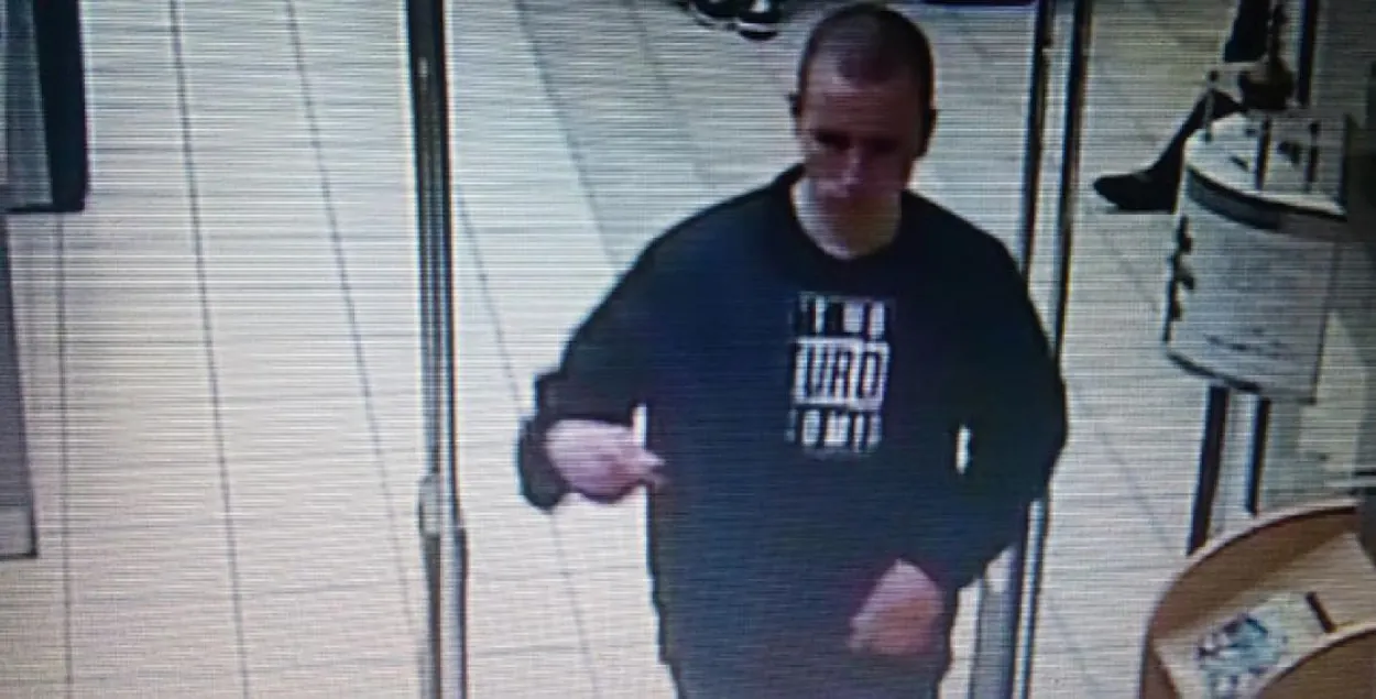 Мінскія міліцыянты выявілі хлопцаў, якія каталіся на крамным вазку па вуліцах