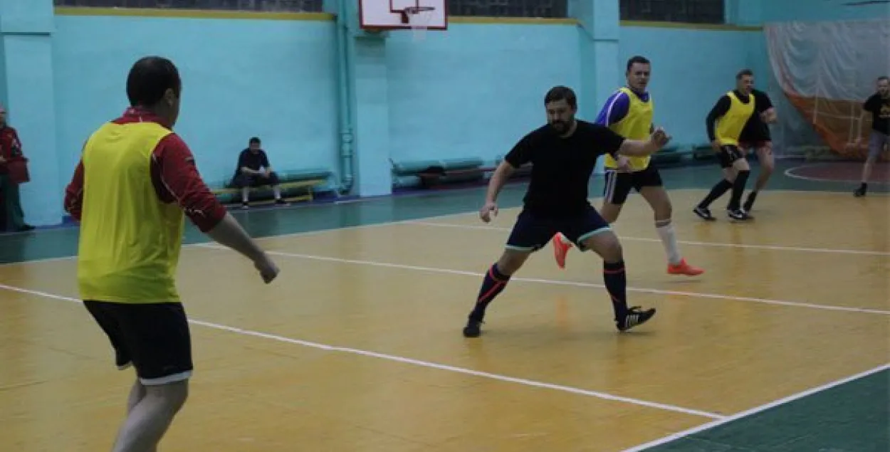У Брэсце памежнікі гулялі ў футбол з праваслаўнымі святарамі