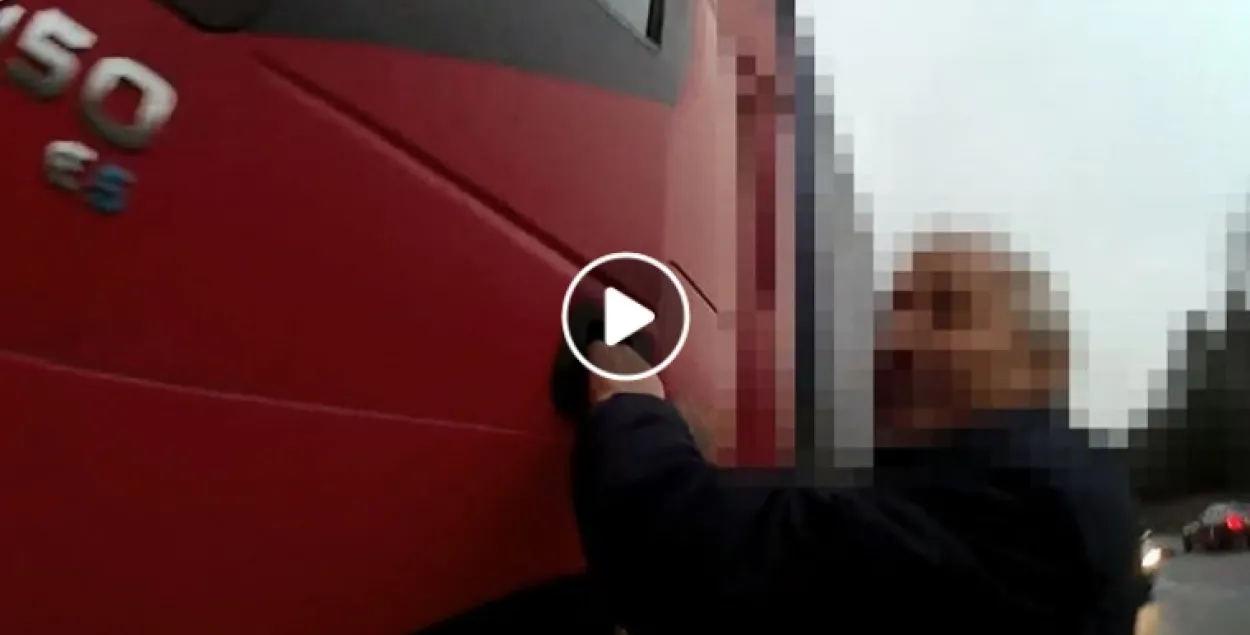 Скриншот с видео:&nbsp;Rīgas pašvaldības policija