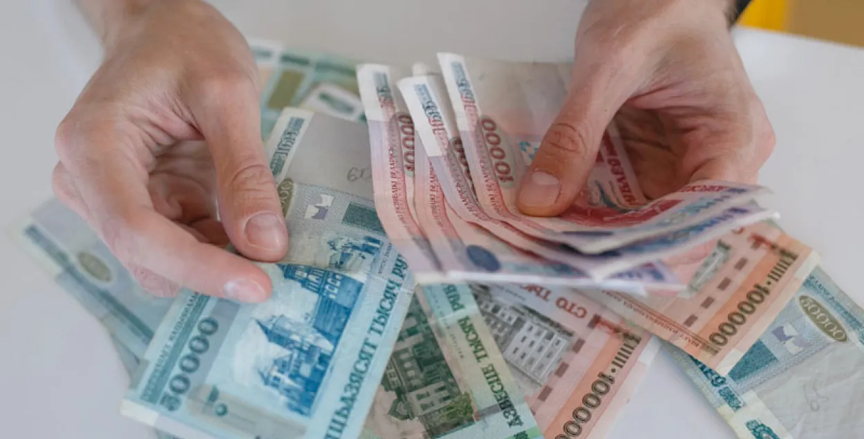 Нацбанк патлумачыў, чаму насельніцтва забірала дэпазіты з банкаў