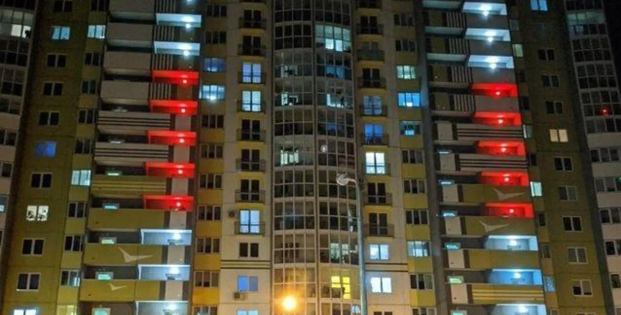 У Брэсце аштрафавалі за бел-чырвона-белую падсветку дома