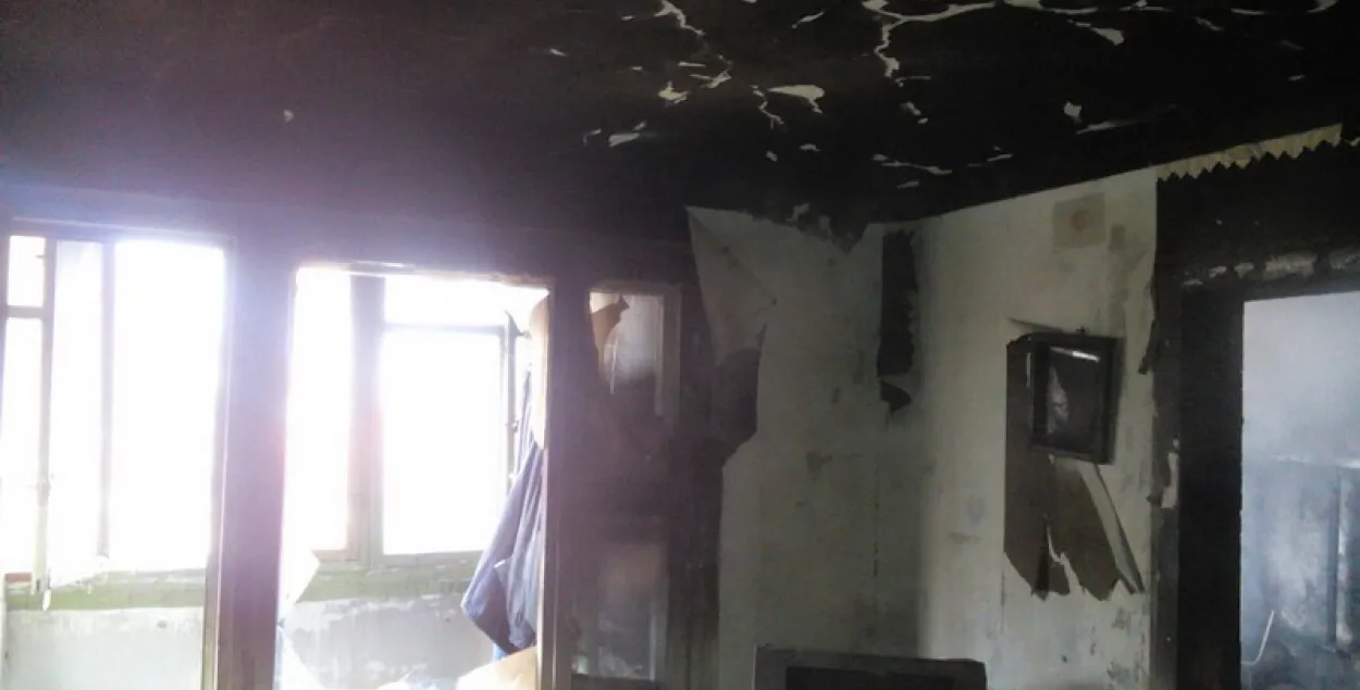 На пажары ў Пухавіцкім раёне загінуў мужчына, яго жонка і сын пацярпелі (фота)