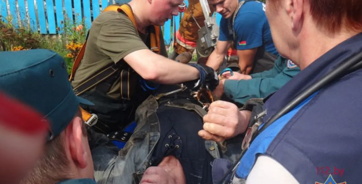 У Віцебскім раёне мужчына зваліўся ў 12-метровы калодзеж і зламаў нагу