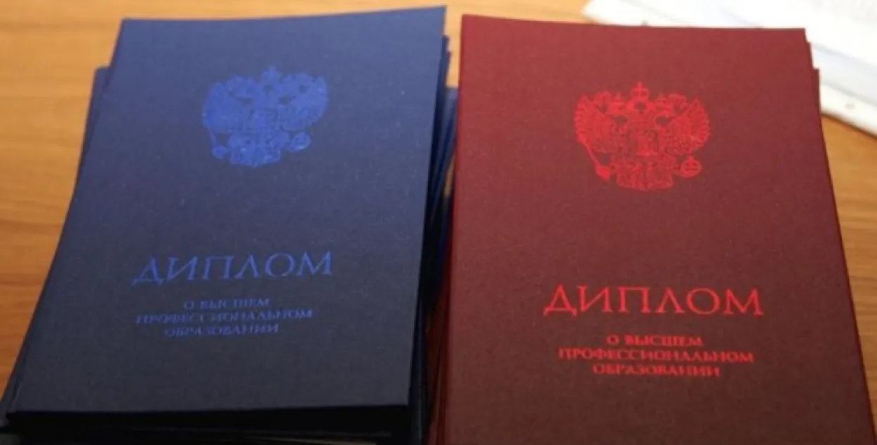 На мінскі “Крышталь” узялі начальніка службы бяспекі з фальшывым дыпломам