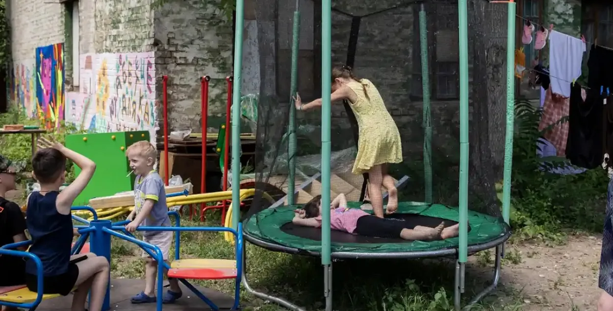 Украинские дети во время войны / theguardian.com