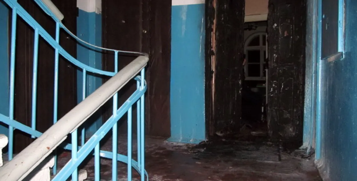 Мінчук пакрыўдзіўся на сабутэльніка і падпаліў яму дзверы ў кватэру