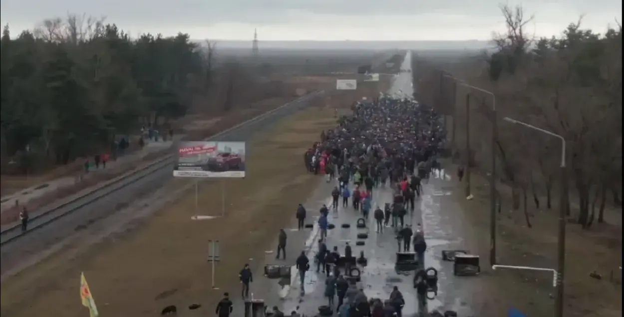 Жители Энергодара перекрыли дорогу / Кадр из видео