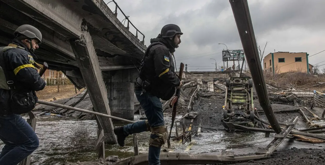 Украинские бойцы защищают один из городов / pap.pl
