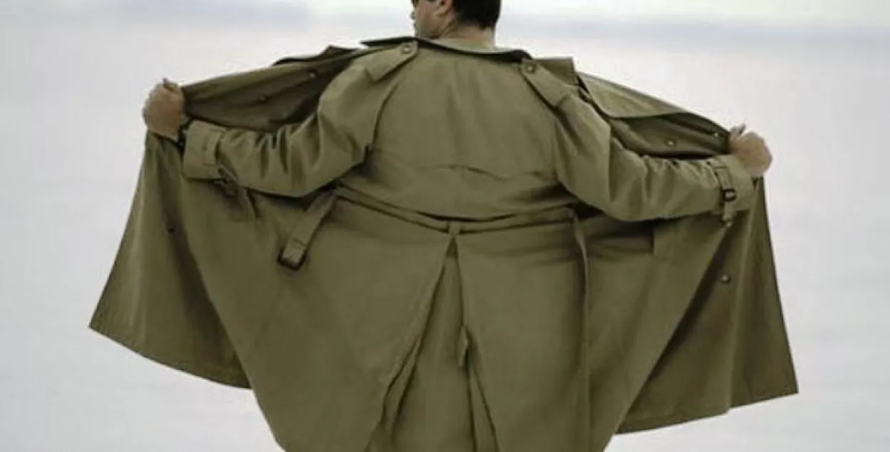 У мінскім тралейбусе злавілі эксгібіцыяніста, які чапляўся да пасажыркі (фота)