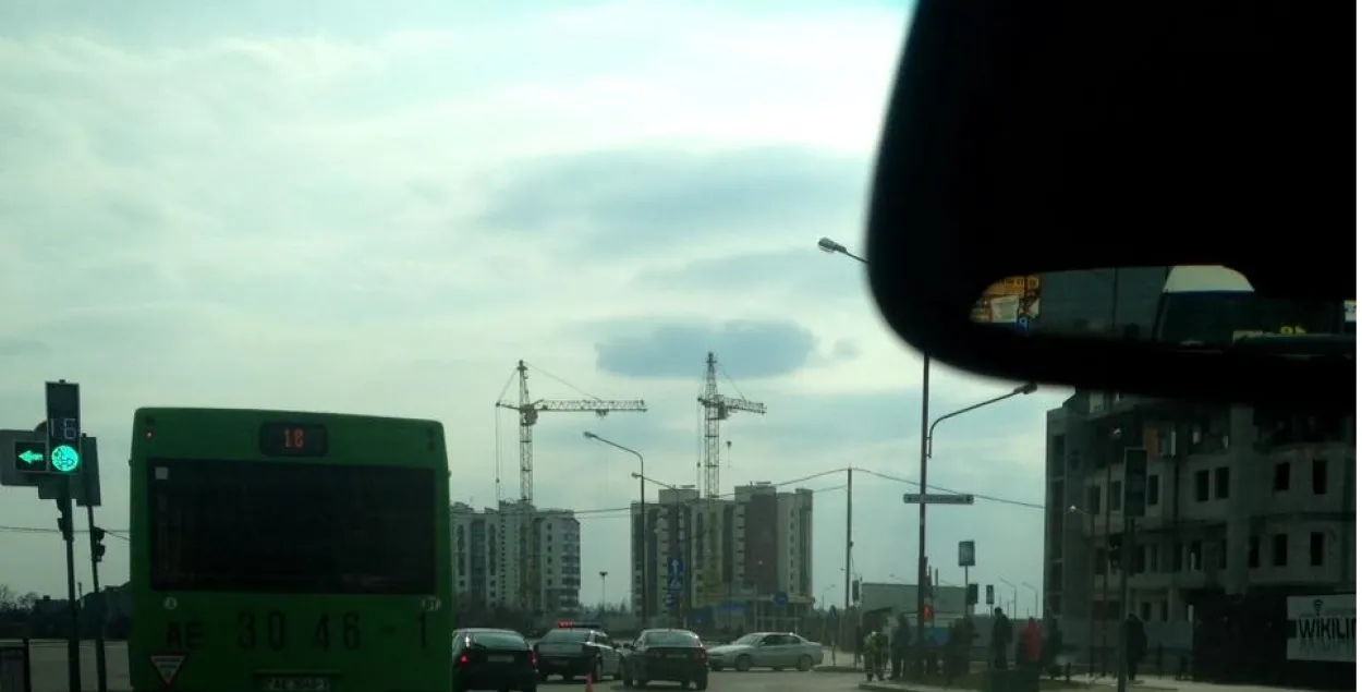 У Брэсце мужчына пераходзіў вуліцу на чырвонае святло і быў збіты аўтамабілем